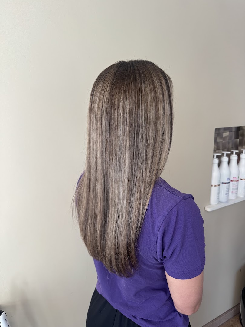 Bruin haar met natuurlijke highlights, zijaanzicht